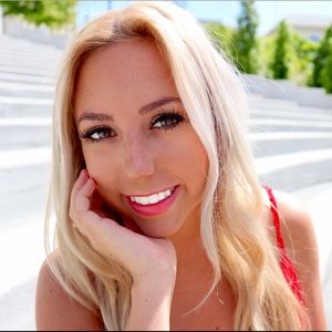 MEET YOUR POSHER💓✨